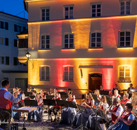 fileadmin/roha/images_galerie/orte_landschaft/Laufen/MU-BLA-LAUF-KON-2019-2135-02-D-roha-Laufen-Musikkapelle-Standkonzert-Rupertusplatz.png