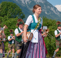 fileadmin/roha/images_galerie/musik/Blasmusik/MU-BLA-WEISSB-PID-2018-0948-03-D-roha-Musik-Blasmusik-Weissbach-Piding-Festzug.png