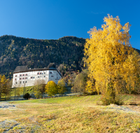 fileadmin/roha/images_galerie/orte_landschaft/Piding/PID-STAUFENECK-0081-D-roha-Piding-Staufeneck-Schloss-Fuderheuberg-Herbst.png