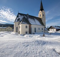 fileadmin/roha/images_galerie/orte_landschaft/Teisendorf/Neukirchen/TEI-NEUK-WI-KI-0001-D-roha-Teisendorf-Neukirchen-Kirche-Winter-Schnee.png