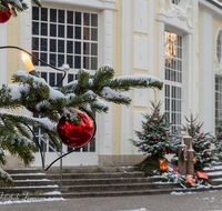 fileadmin/roha/images_galerie/orte_landschaft/Bad-Reich-Kurgarten-Beleuchtung/BAD-REI-KURGAR-WI-0019-D-roha-Bad-Reichenhall-Kurgarten-Christbaum-Weihnachten-Rotunde.png