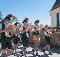 fileadmin/roha/images_galerie/musik/Blasmusik/Piding/BR-MAIB-PID-2017-1300-04-D-roha-Brauchtum-Maibaum-Piding-Musikkapelle.png