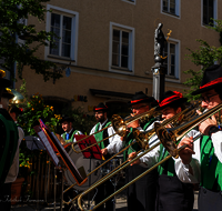 fileadmin/roha/images_galerie/orte_landschaft/Teisendorf/Teisendorf-Marktstrasse-Konzert/TEI-MA-STA-KON-2024-1-0133-D-roha--Teisendorf-Marktstrasse-Standkonzert..png