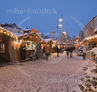 fileadmin/roha/images_galerie/brauchtum/Weihnachten/Christkindlmarkt-Traunstein/TRAUN-CHRIST-MARKT-0011-D-roha-Traunstein-Christkindlmarkt-Stadtplatz-Weihnachten-Schnee.jpg