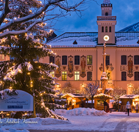 fileadmin/roha/images_galerie/brauchtum/Weihnachten/Christkindlmarkt-Bad-Reichenhall/BAD-REI-CHRIST-0045-D-roha-Bad-Reichenhall-Christkindlmarkt-Weihnachten-Rathaus-Schnee-Winter.png