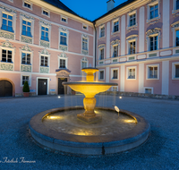 fileadmin/roha/images_galerie/orte_landschaft/Berchtesgaden/Markt-Berchtesgaden/BGD-MARKT-SCHLOS-NA-0006-D-roha-Berchtesgaden-Markt-Schlossplatz-Nacht.png