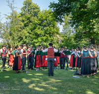 fileadmin/roha/images_galerie/orte_landschaft/Teisendorf/Gaufest-GauverbandI-Freitag14.-Sonntag23.Juli2023/BR-GAUFEST-TEIS-2023-2-1711-1-D-roha-Tracht-Gaufest-Teisendorf-Standkonzert-Musikkapelle.png