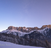 fileadmin/roha/images_galerie/Baum-natur-garten/Natur-Himmel-Nachthimmel/LANDS-HIM-NA-STE-ETT-1805-D-roha-Landschaft-Himmel-Nacht-Sterne-Ettenberg-Winter-Untersberg.png