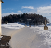 fileadmin/roha/images_galerie/orte_landschaft/Teisendorf/Neukirchen/TEI-NEUK-WI-KI-0007-D-roha-Teisendorf-Neukirchen-Kirche-Winter-Schnee.png