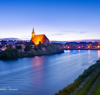 fileadmin/roha/images_galerie/orte_landschaft/Laufen/LAUF-SALZACH-NA-0001-D-roha-Laufen-Salzach-Schleife-Stiftskirche-Nacht.png