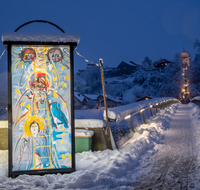 fileadmin/roha/Interessantes-in-Kurzform/ab-5-2023/LAUF-STADT-WEIH-0002-1645-D-M-roha-Laufen-Weihnachten-Salzachsteg-Nacht-Laterne.png