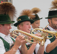 fileadmin/roha/images_galerie/musik/Blasmusik/Piding/MU-BLA-PID-STA-1950-01-D-roha-Musik-Blasmusik-Musikkapelle-Piding-Standkonzert.png