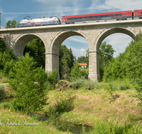 fileadmin/roha/images_galerie/arbeit_technik/TECHN-EISENB-TEI-0020-02-D-roha-Technik-Eisenbahn-Zug-Bahnlinie-Viadukt-Teisendorf.png