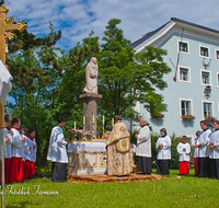 fileadmin/roha/images_galerie/brauchtum/Fronleichnam/Fronleichnam-Teisendorf/BR-FRON-TEI-PROZ-0013-D-roha-Brauchtum-Fronleichnam-Prozession-Teisendorf-Ministranten.png