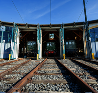 fileadmin/roha/images_galerie/orte_landschaft/Freilassing/Freilassing-Lokwelt/FREIL-LOKW-DRE-2024-1-0946-D-roha-Freilassing-Lokwelt-Eisenbahn-Drehscheibe-Lokschuppen.png