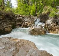 fileadmin/roha/images_galerie/wasser/BGD-RA-ZAUB-0024-D-roha-Berchtesgaden-Ramsau-Zauberwald-Wildwasser.png