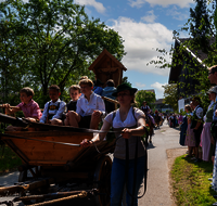 fileadmin/roha/images_galerie/brauchtum/Leonhardiritt/Holzhausen_01/Holzhausen-Ritt-2023/BR-PFRI-HOLZ-2023-1013-2-D-H-roha-Brauchtum-Leonhardiritt-Holzhausen-Teisendorf.png