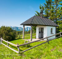 fileadmin/roha/images_galerie/orte_landschaft/Stoisser-Alm/KKKM-TEIS-STOISS-0030-D-roha-Kapelle-Stoisser-Alm-Maria-auf-den-Almen.png