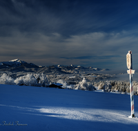 fileadmin/roha/images_galerie/Winter/LANDA-GRENZE-WI-0013-D-roha-Landart-Grenze-Winter-Bayern-Chiemgau-Salzburg-Rupertiwinkel-historisch-Teisendorf-Siegsdorf.png