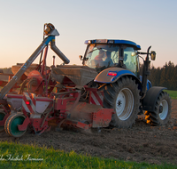 fileadmin/roha/images_galerie/Landwirtschaft/LANDW-MASCH-MAIS-0012-1-D-roha-Landwirtschaft-Maschinen-Arbeit-Mais-saehen.png