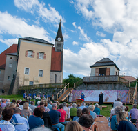 fileadmin/roha/images_galerie/orte_landschaft/Laufen/Theater-Salzachhalle-Salzachfestspiele/LAUF-THEAT-2016-1724-01-D-roha-Laufen-Schiffer-Theater-Historienspiel.png