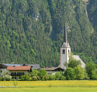 fileadmin/roha/images_galerie/orte_landschaft/Lofer-Kirchental-Wildenthal-Unken/LOFER-St-Martin-0002-D-roha-Lofer-St-Martin-Blumenwiese.png