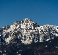 fileadmin/roha/images_galerie/orte_landschaft/Anger/Aufham/AUF-NACHT-VOLLM-0004-D-roha-Aufham-Nacht-Vollmond-Winter-Hochstaufen-Zwiesel.png