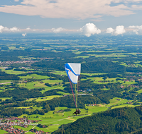 fileadmin/roha/images_galerie/orte_landschaft/Bergen/BERG-HOCHF-0011-D-roha-Bergen-Hochfelln-Panorama-Gleitschirm.png