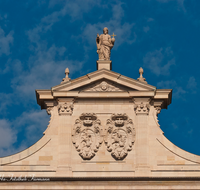 fileadmin/roha/images_galerie/orte_landschaft/Salzburg/Dom/SA-DOM-0005-1-D-roha-Salzburg-Dom-Giebel-Marmor-Wappen.png