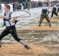 fileadmin/roha/images_galerie/brauchtum/Schnalzen/BR-SCHNA-TEI-1451-01-2019-D-R-roha-Brauchtum-Schnalzen-Teisendorf-Wimmern-Winter-Schnee.png