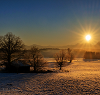 fileadmin/roha/images_galerie/stimmung-Sonne/Sonnenaufgang/SON-AU-PID-WI-0001-D-MM-roha-Sonnenaufgang-Piding-Untersberg-Winter.png