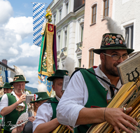 fileadmin/roha/Gautrachtenfest/Bilderglalerie/Gaufest-2023/Festsonntag/BR-GAUFEST-TEIS-2023-3-1140-1-D-roha-Tracht-Gaufest-Teisendorf.png