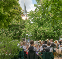 fileadmin/roha/images_galerie/brauchtum/Maibaum/Teisendorf/BR-MAIB-TEI-0100-2015-1420-02-D-roha-Brauchtum-Maibaum-Teisendorf-Aufstellen-Marktplatz.png