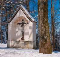 fileadmin/roha/images_galerie/kirche_religion/Siegsdorf/KKKM-SIEG-MAR-ECK-0001-D-roha-Kapelle-Siegsdorf-Maria-Eck-Winter-Schnee.png