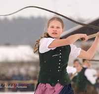 fileadmin/roha/images_galerie/brauchtum/Schnalzen/Schoenram-Gauschnalzen/BR-SCHNA-300-1200-D-roha-Brauchtum-Aper-Schnalzen-Goassl-Schoenram-Winter-Rupertigau-Rupertiwinkel.png