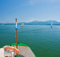 fileadmin/roha/images_galerie/orte_landschaft/Chiemsee/CHIE-SEG-0015-D-roha-Chiemsee-Segeln-Wasser-Wimpel.png