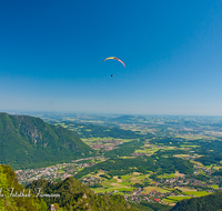 fileadmin/roha/images_galerie/orte_landschaft/Bad_Reichenhall/BAD-REI-PAN-PRE-GL-0007-D-roha-Bad-Reichenhall-Predigtstuhl-Gleitschirmflieger.png