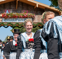 fileadmin/roha/images_galerie/orte_landschaft/Anger/Anger-Trachten-Musik-Fest/BR-FEST-ANG-MUS-TRACH-2018-08-19-1149-02-03-D-roha-Brauchtum-Fest-Anger-Trachtenverein-Musikkapelle-Festzug.png