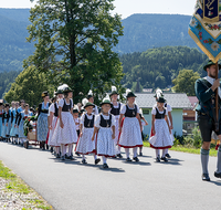 fileadmin/roha/images_galerie/orte_landschaft/Teisendorf/Neukirchen/Trachtenfest-Neukirchen-2019/BR-FEST-NEUK-TRACH-2019-08-11-1157-01-D-roha-Brauchtum-Fest-Neukirchen-Trachtenverein-Festzug.png