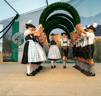 fileadmin/roha/images_galerie/orte_landschaft/Teisendorf/Gaufest-GauverbandI-Freitag14.-Sonntag23.Juli2023/BR-GAUFEST-TEIS-2023-1-1952-11-D-roha-Tracht-Gaufest-Teisendorf.png