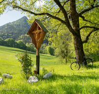 fileadmin/roha/images_galerie/kirche_religion/Bad_Reichenhall/KKKM-BAD-REI-GRUT-0010-D-roha-Wegkreuz-Gruttenstein-Bad-Reichenhall-Rad.png