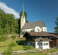 fileadmin/roha/images_galerie/orte_landschaft/Schleching/SCHLECH-RAITEN-0001-02-D-roha-Schleching-Raiten-Kirche.png