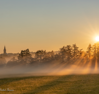 fileadmin/roha/images_galerie/Hintergrund-Download/1600x1200/TEI-SA-0003-0654-02-D-M-roha-Teisendorf-Sonnenaufgang-Kirche.png