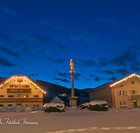 fileadmin/roha/images_galerie/brauchtum/Weihnachten/Christkindlmarkt-Anger/AN-WEI-0012-1-D-roha-Anger-Dorfplatz-Weihnachten-Mariensauele-Winter-Schnee.png