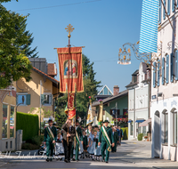 fileadmin/roha/images_galerie/brauchtum/Erntedank-Drischleg/BR-ERNTED-2016-1131-01-D-roha-Brauchtum-Erntedank-Teisendorf-Trachtler-Prozession-Marktstrasse.png