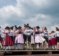 fileadmin/roha/images_galerie/brauchtum/Tracht/Trachtenverein_Anger/BR-MAIB-ANG-2017-1345-03-D-roha-Brauchtum-Maibaum-Anger-Trachten-Kinder-Jugend-Auftanz.png