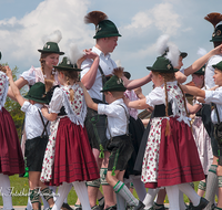 fileadmin/roha/images_galerie/brauchtum/Tracht/Trachtenverein_Anger/BR-MAIB-ANG-2017-1348-01-D-roha-Brauchtum-Maibaum-Anger-Trachten-Kinder-Jugend-Auftanz.png