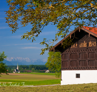 fileadmin/roha/images_galerie/orte_landschaft/Palling/LANDA-BU-HARPF-0001-3-D-roha-Landart-Bundwerkstadel-Harpfertsham-Palling.png