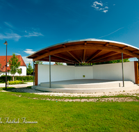 fileadmin/roha/images_galerie/orte_landschaft/Saaldorf/SAAL-SURH-DORFPL-0003-D-roha-Saaldorf-Surheim-Dorfplatz-Pavillon.png