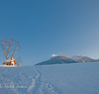 fileadmin/roha/images_galerie/orte_landschaft/Berchtesgaden/Kirchleitnkapelle/BGD-KIRCHL-KAP-0009-D-roha-Berchtesgaden-Kirchleitn-Kapelle-Winter-Schnee-Kehlstein-Hohes-Brett.png